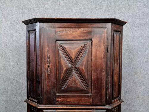 Ansteckbuffet im rustikalen Louis-XIII-Stil aus massiver Eiche um 1800.