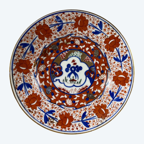 Piatto Imari giapponese decorato con fiori XIX secolo