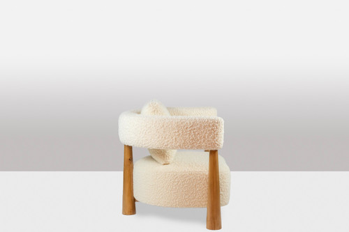Pair of bean-shaped armchairs in blond beech. Contemporary work.