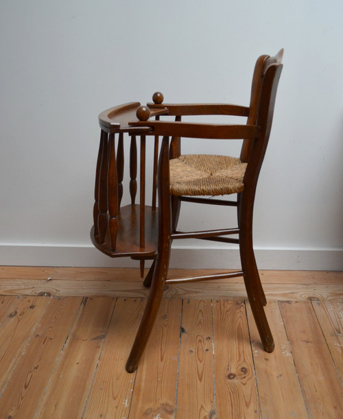 Chaise haute pour enfant circa 1900