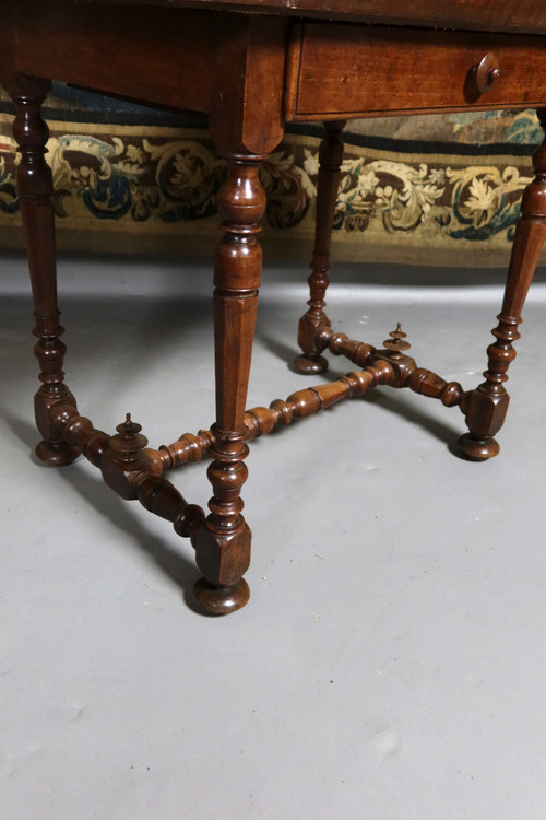 Louis XIII cabaret table