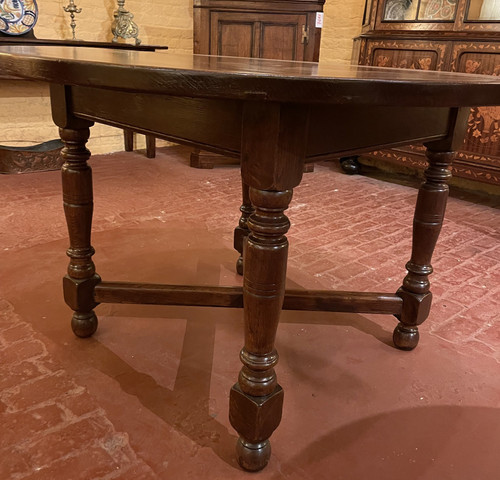Table Ronde En Chêne Style Louis XIII