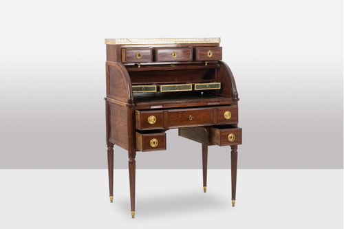 Bureau – ou secrétaire, à cylindre, en acajou. Époque fin XVIIIe.