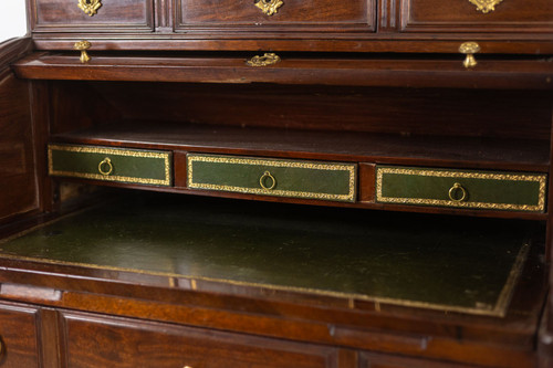 Bureau – ou secrétaire, à cylindre, en acajou. Époque fin XVIIIe.