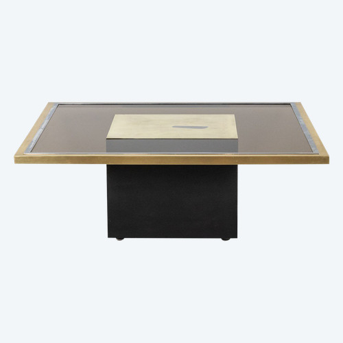 Table basse en laiton doré et verre fumé. Années 1970.