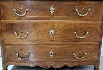  Comò di proprietà in olmo massiccio, epoca Luigi XIV - metà XVIII secolo