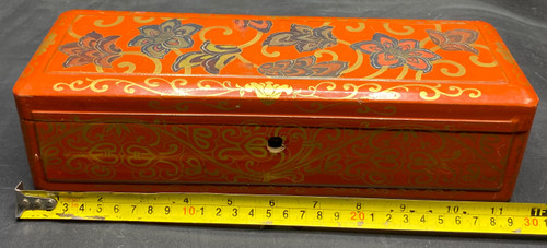LACQUERED GLOVE BOX