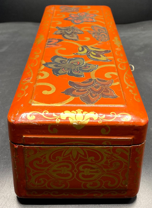 LACQUERED GLOVE BOX