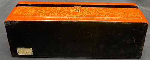 LACQUERED GLOVE BOX