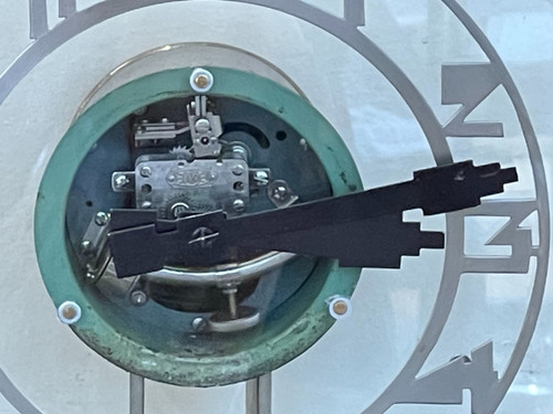Wunderschöne transparente elektrische Pendeluhr aus ATO-Glas, Art Déco, Frankreich, Circa 1930