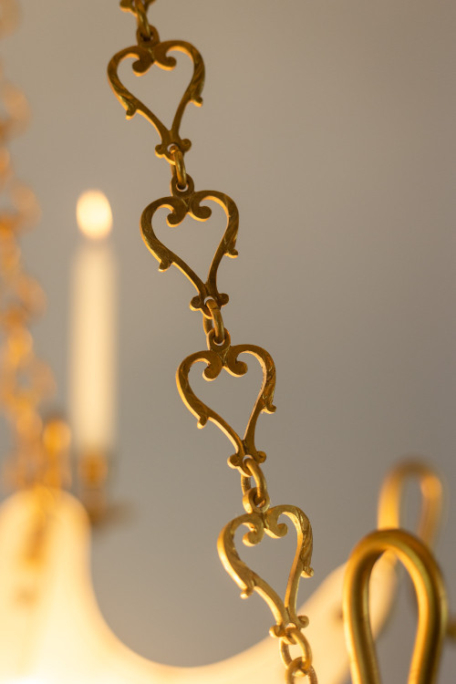 Casa Baguès. Lampadario in bronzo dorato stile impero. 1950 circa.