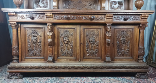 Renaissance Buffet aus Nussbaumholz 19.