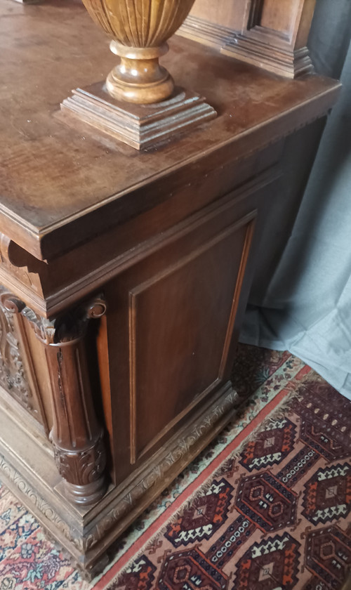 Renaissance Buffet aus Nussbaumholz 19.