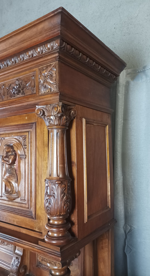 Renaissance Buffet aus Nussbaumholz 19.