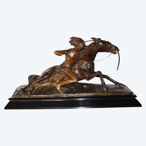 Bronzo di Edouard Drouot Indien En Embuscade devant Son Cheval