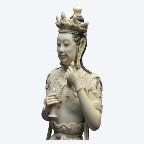 China, 19. Jahrhundert, Elfenbeindarstellung des Bodhisattva Avalokitesvara (CITES-Zertifikat)