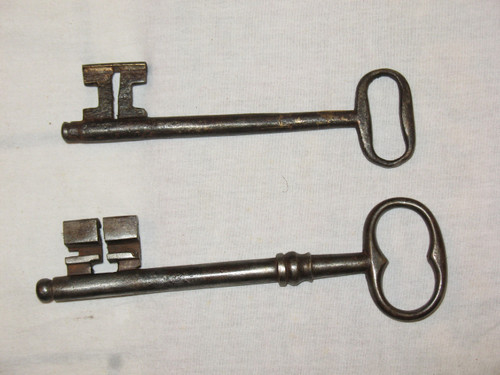 Wrought iron keys from the 17th and 18th centuries Important collection of large keys 18 pieces