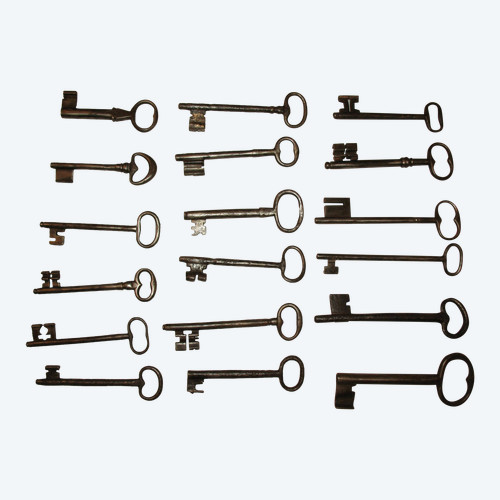 Wrought iron keys from the 17th and 18th centuries Important collection of large keys 18 pieces