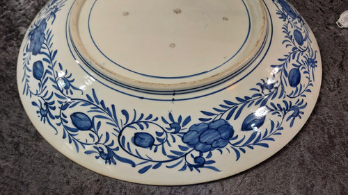 Raro e grandissimo piatto Imari del XIX secolo