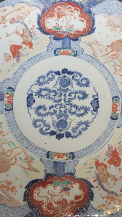 Raro grande piatto Imari del XIX secolo