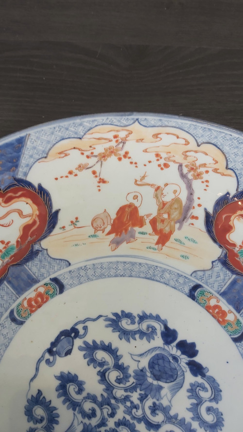Raro grande piatto Imari del XIX secolo