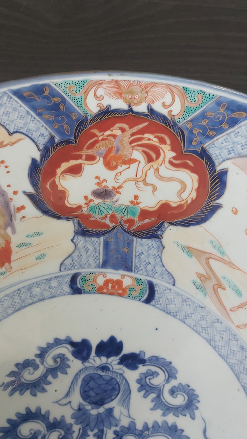 Raro grande piatto Imari del XIX secolo