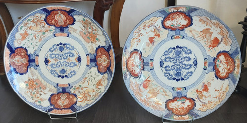 Raro grande piatto Imari del XIX secolo