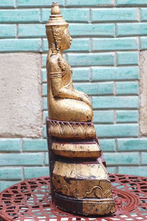 Notevole Buddha in pietra, dorato in oro, Thailandia