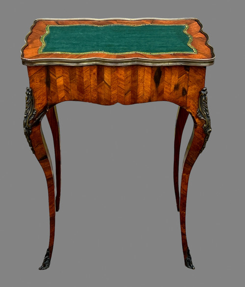 TABLE DE SALON ESTAMPILLÉE DU XIXe DE STYLE LOUIS XV / VIOLONÉE EN MARQUETERIE