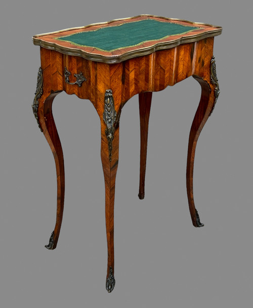 TABLE DE SALON ESTAMPILLÉE DU XIXe DE STYLE LOUIS XV / VIOLONÉE EN MARQUETERIE