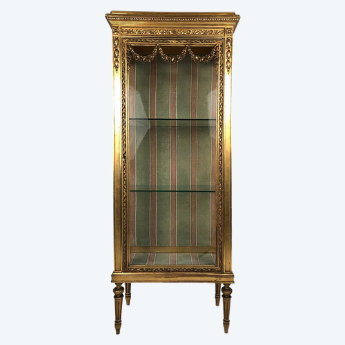 Vitrine de style Louis XVI en bois et stuc doré, vers 1900