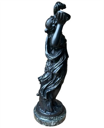 Bronzebacchante mit Trauben und Glocken nach Clodion
