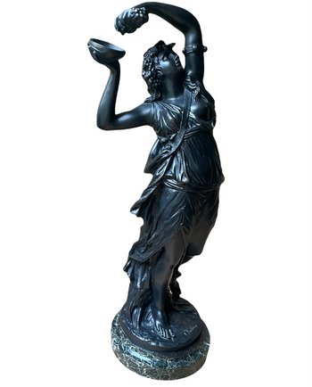 Bronzebacchante mit Trauben und Glocken nach Clodion