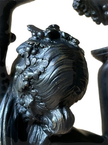 Bronzebacchante mit Trauben und Glocken nach Clodion