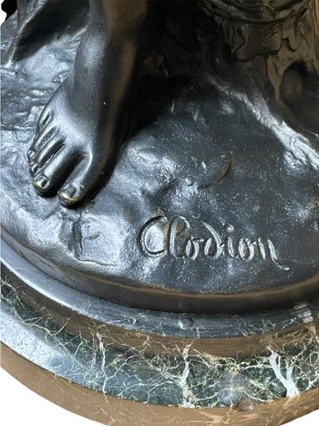 Bronzebacchante mit Trauben und Glocken nach Clodion