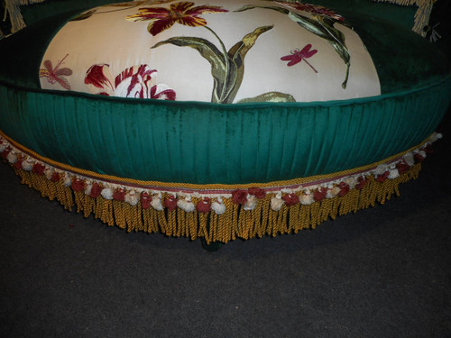 Indiscreet Napoleon III period buttoned buttoned in silk and velvet