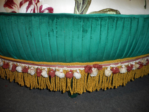Indiscreet Napoleon III period buttoned buttoned in silk and velvet