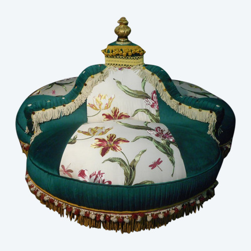 Indiscreet Napoleon III period buttoned buttoned in silk and velvet