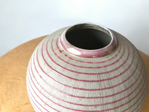 Vase in glazed terracotta.