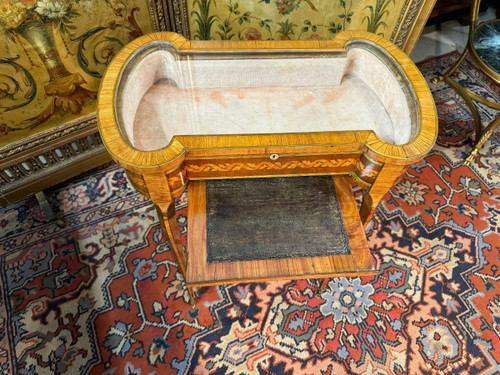 TABLE VITRINE EPOQUE LOUIS XVI