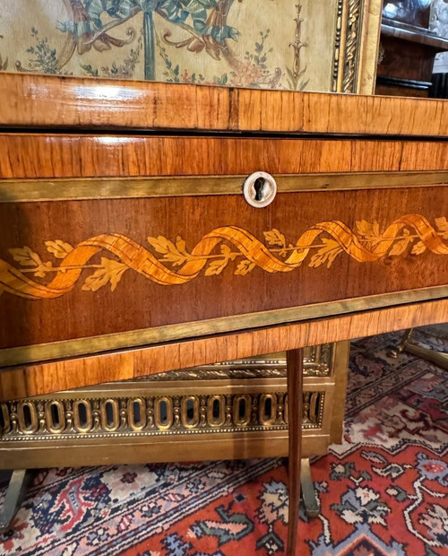 TABLE VITRINE EPOQUE LOUIS XVI