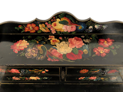 Bonheur du jour en bois laqué noir à riches décors peints de fleurs et d’oiseaux, Napoléon III
