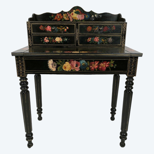 Bonheur du jour en bois laqué noir à riches décors peints de fleurs et d’oiseaux, Napoléon III