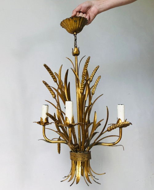 Ears of wheat chandelier in gilded metal, circa 1960.