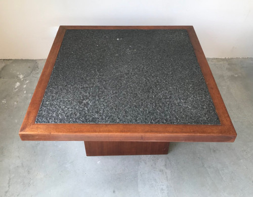 Table basse carrée en granit, circa 1980.