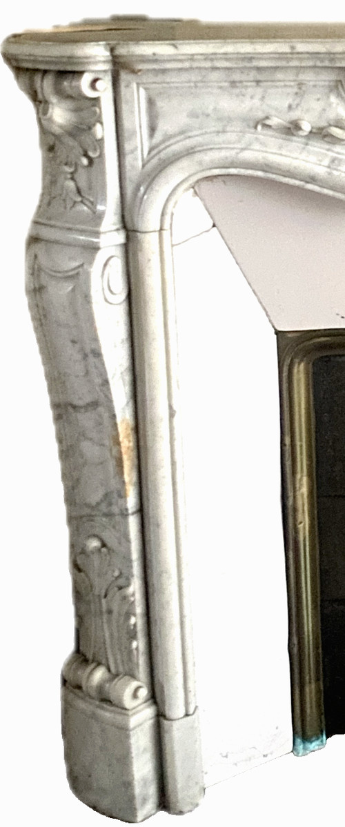 Mantello in marmo bianco di Carrara stile Luigi XV XIX secolo