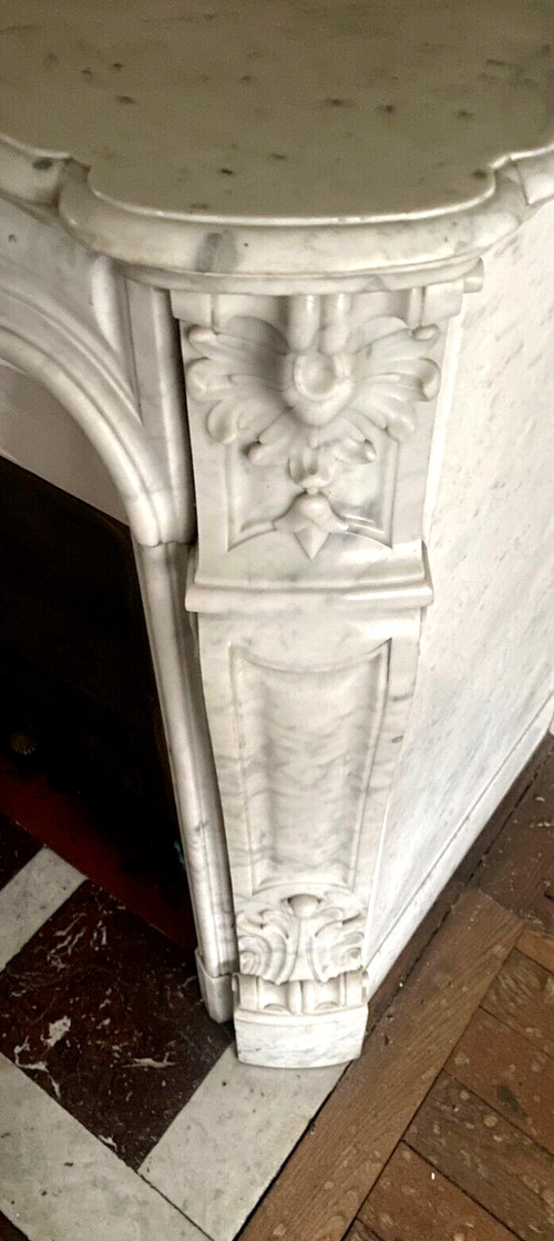 Mantello in marmo bianco di Carrara stile Luigi XV XIX secolo