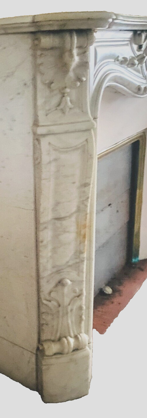 Mantello in marmo bianco di Carrara stile Luigi XV XIX secolo