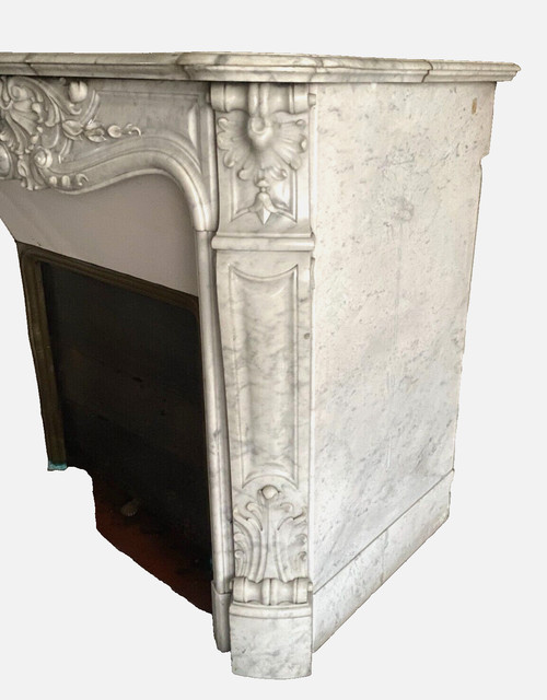 Mantello in marmo bianco di Carrara stile Luigi XV XIX secolo