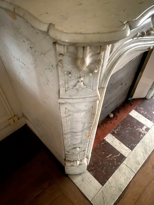 Mantello in marmo bianco di Carrara stile Luigi XV XIX secolo